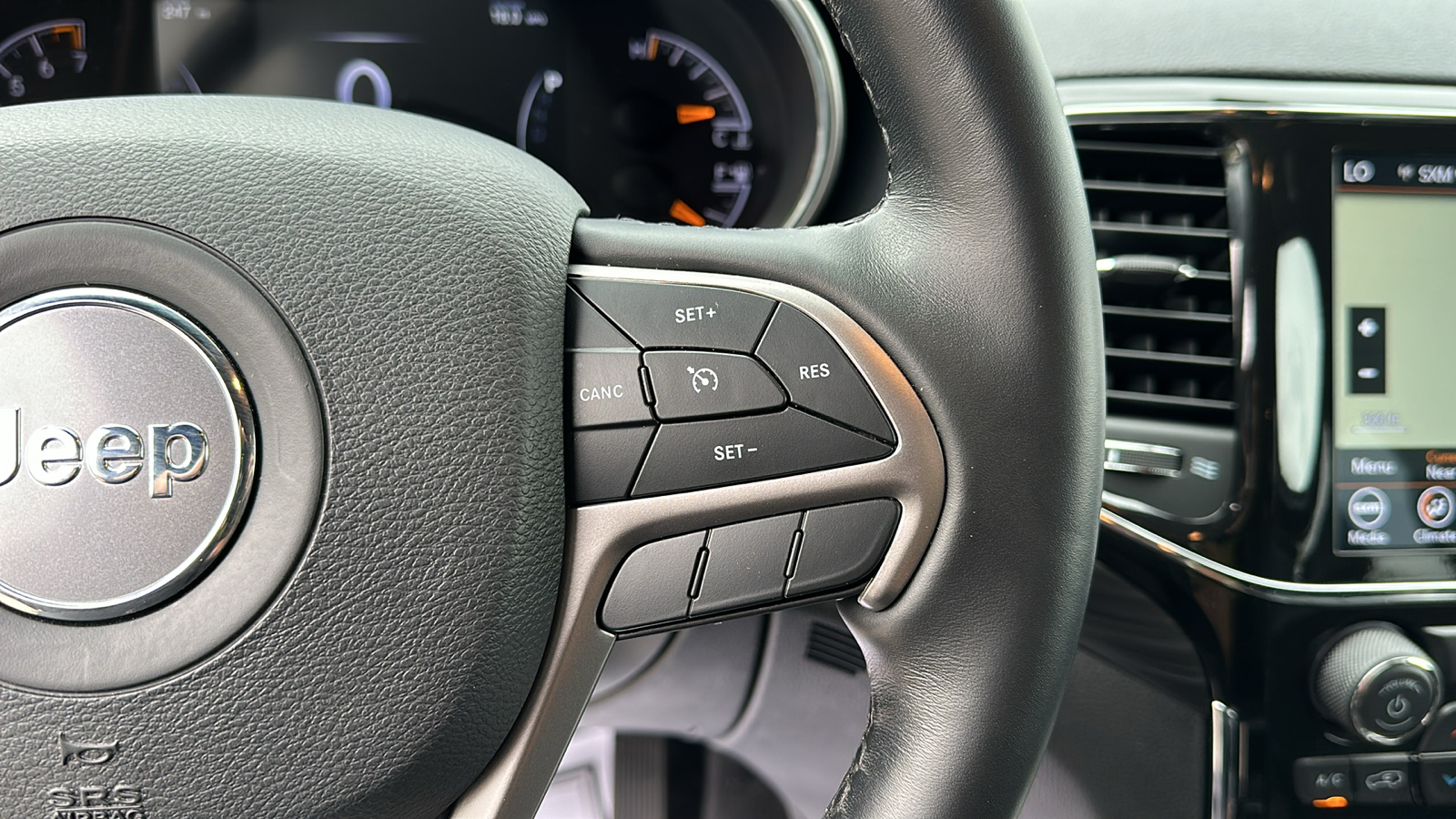 2021 JEEP GRAND CHEROKEE LAREDO X 18