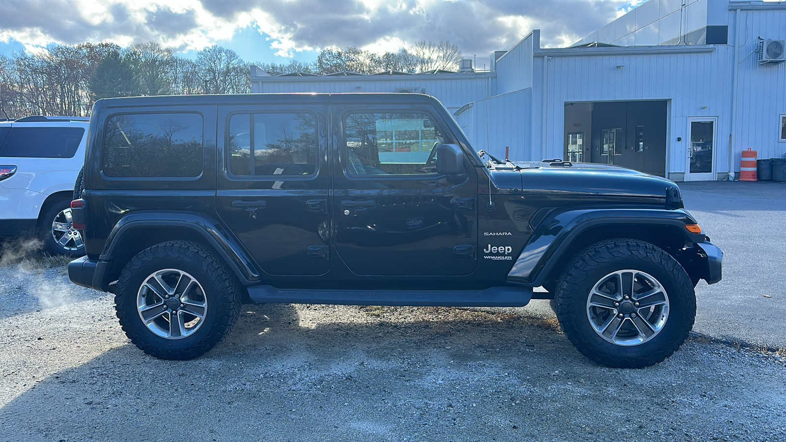 2020 JEEP WRANGLER UNLIMITED SAHARA 3