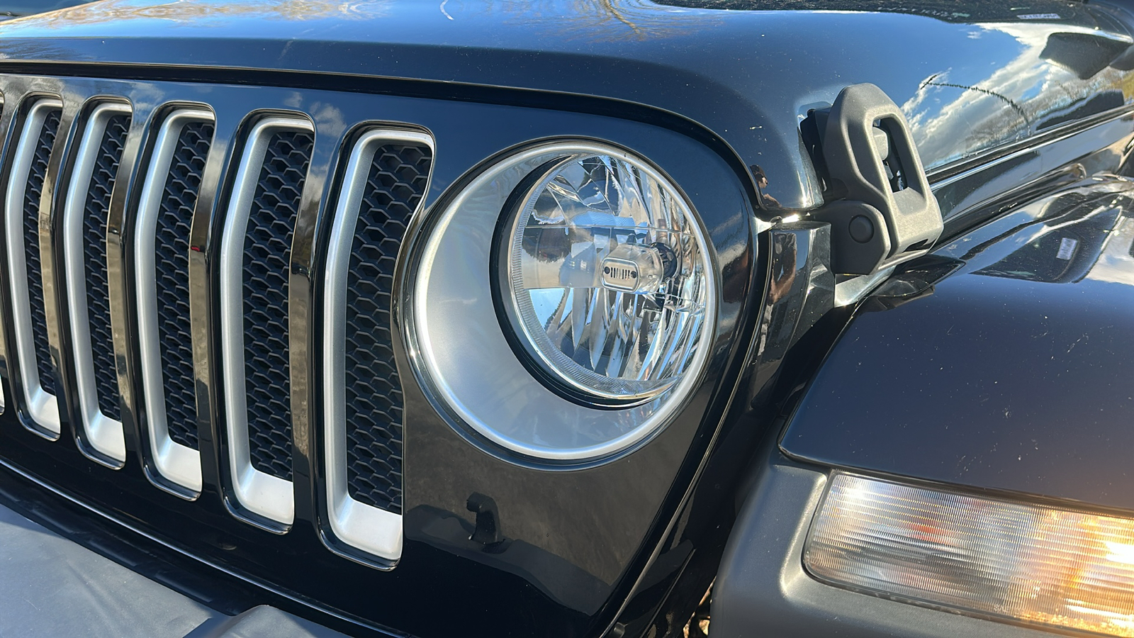 2020 JEEP WRANGLER UNLIMITED SAHARA 9