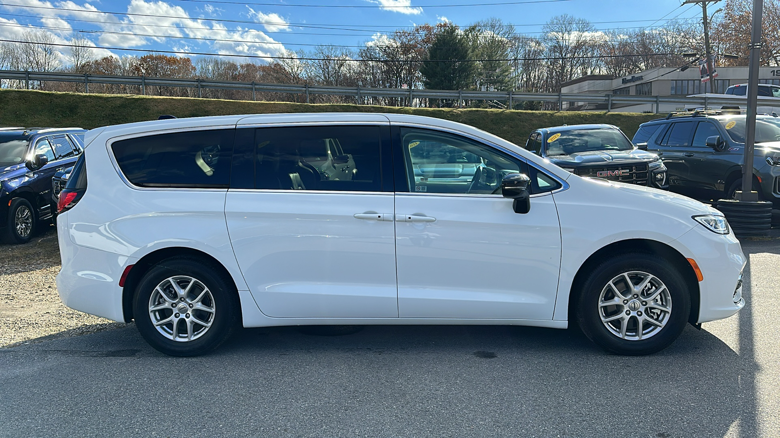 2024 CHRYSLER PACIFICA TOURING L 3