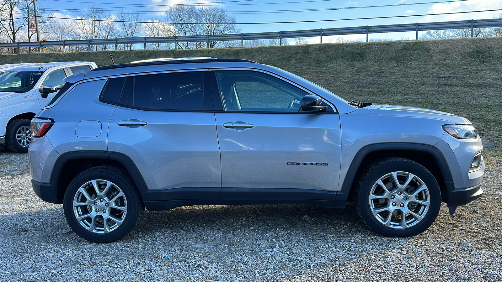 2022 JEEP COMPASS LATITUDE LUX 3