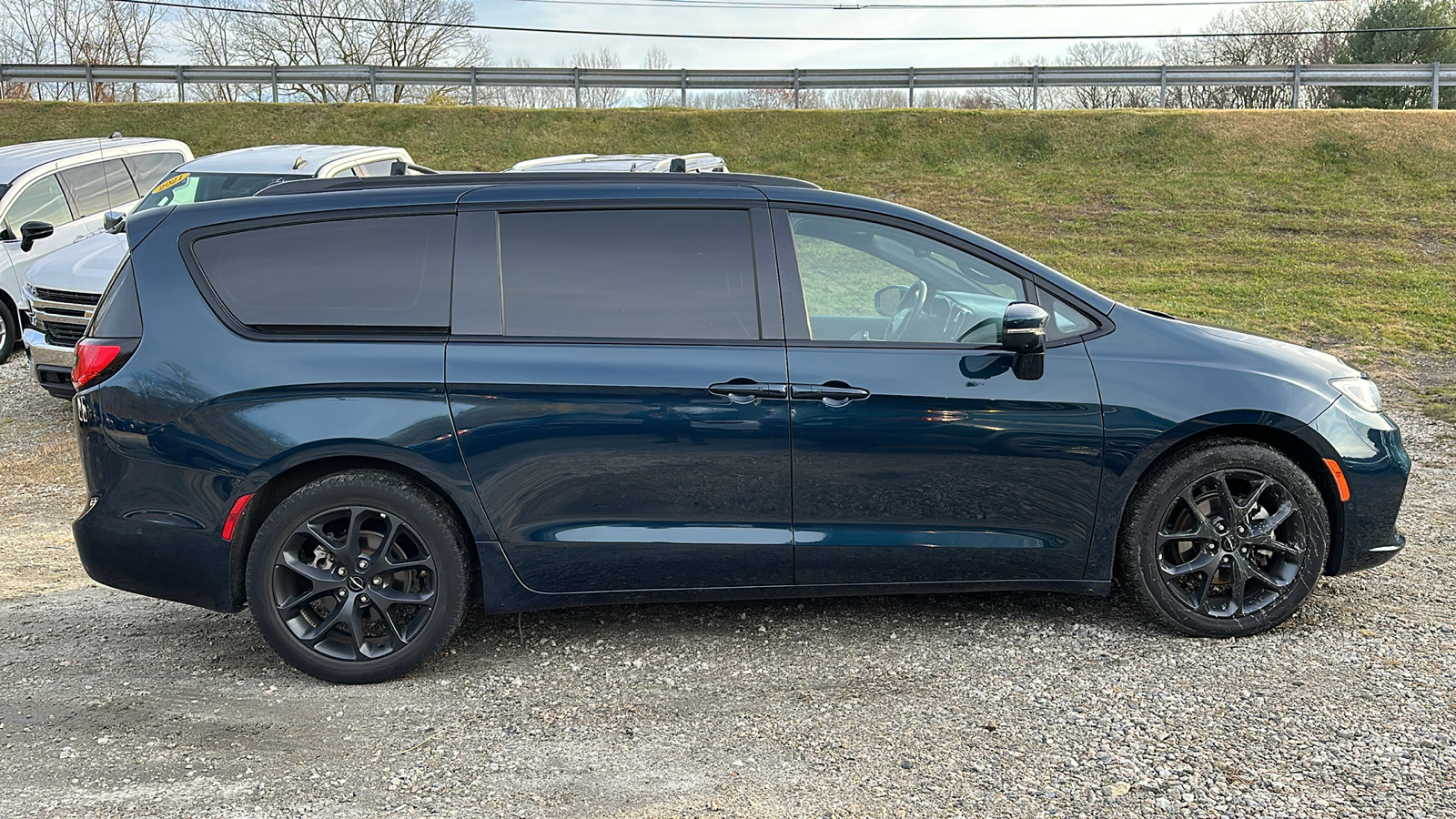 2022 CHRYSLER PACIFICA LIMITED 3