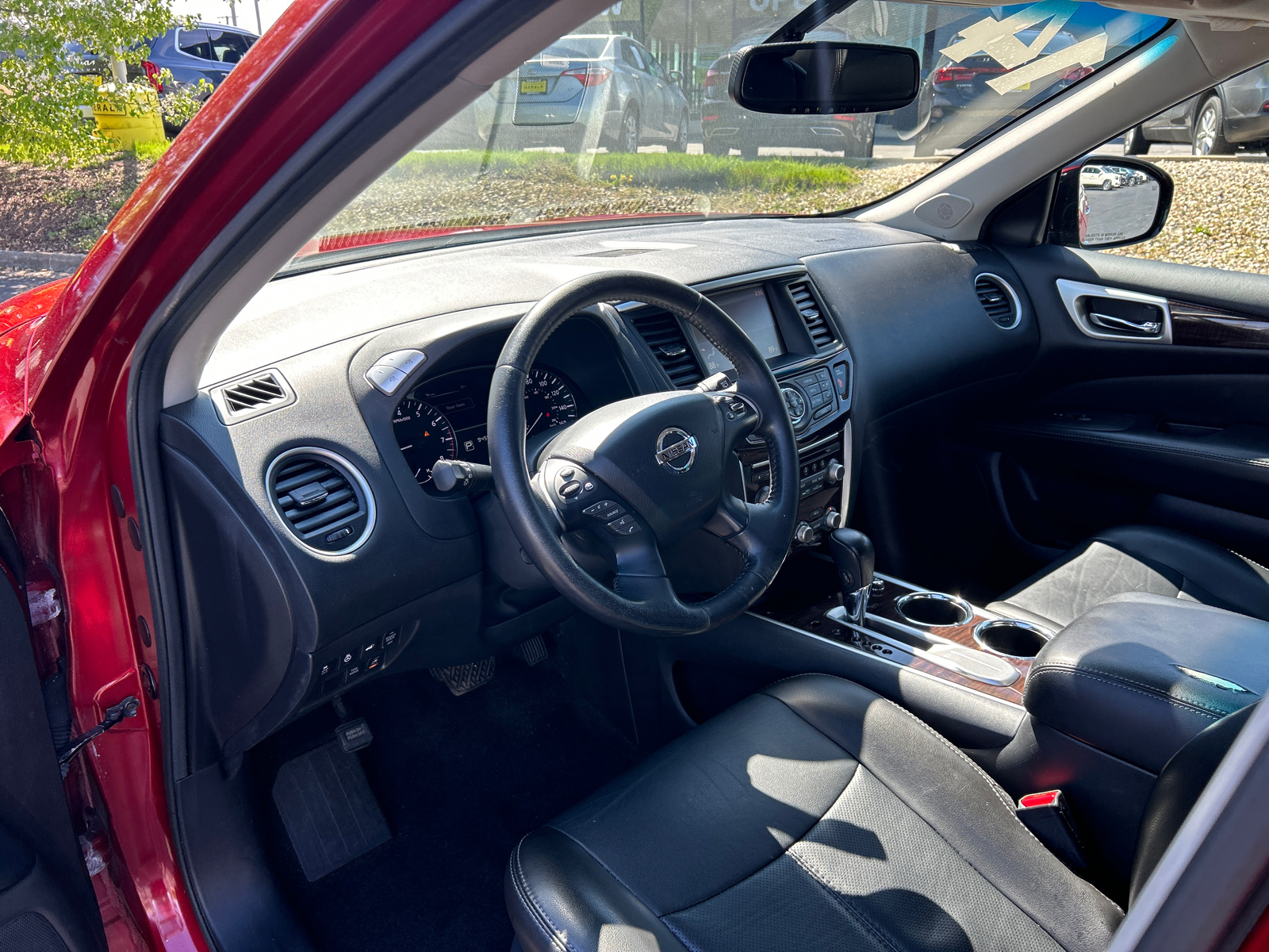 2014 Nissan Pathfinder S 18