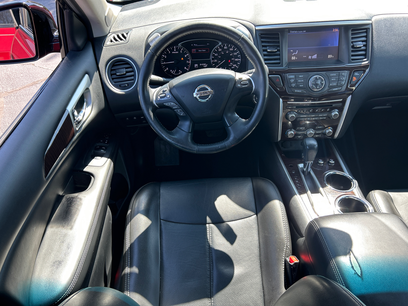 2014 Nissan Pathfinder S 29