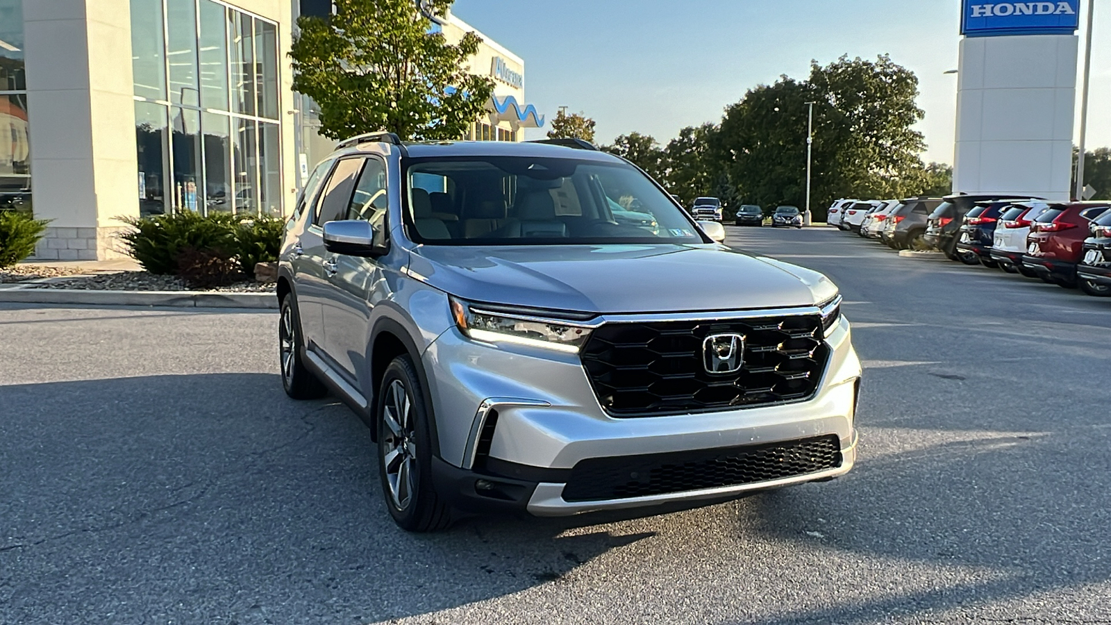 2025 Honda Pilot Touring 1