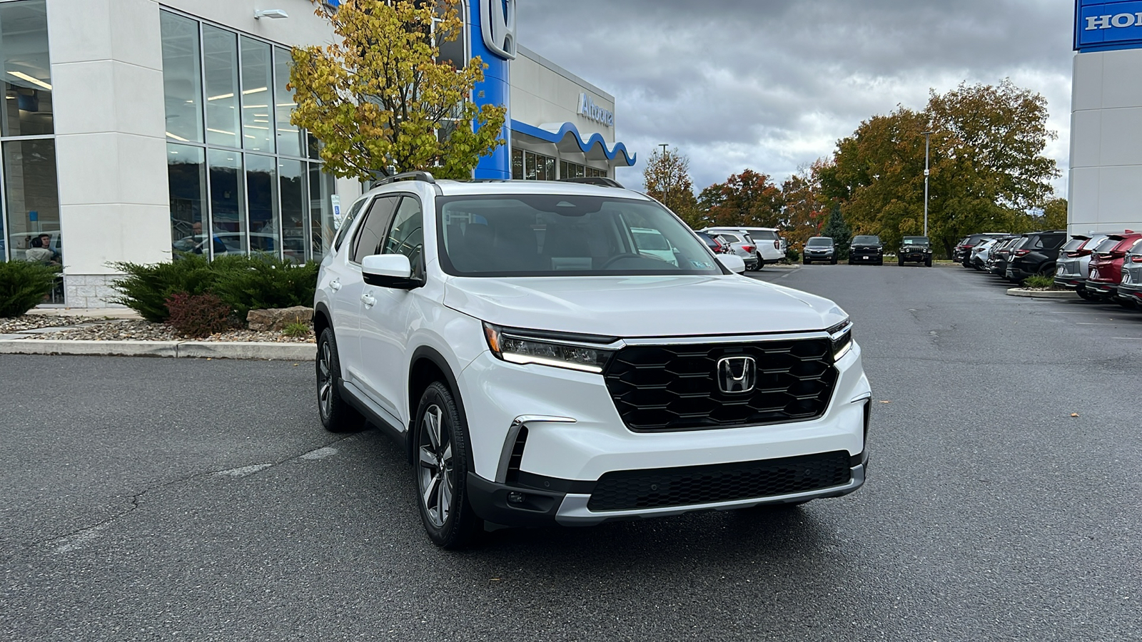 2025 Honda Pilot Touring 1