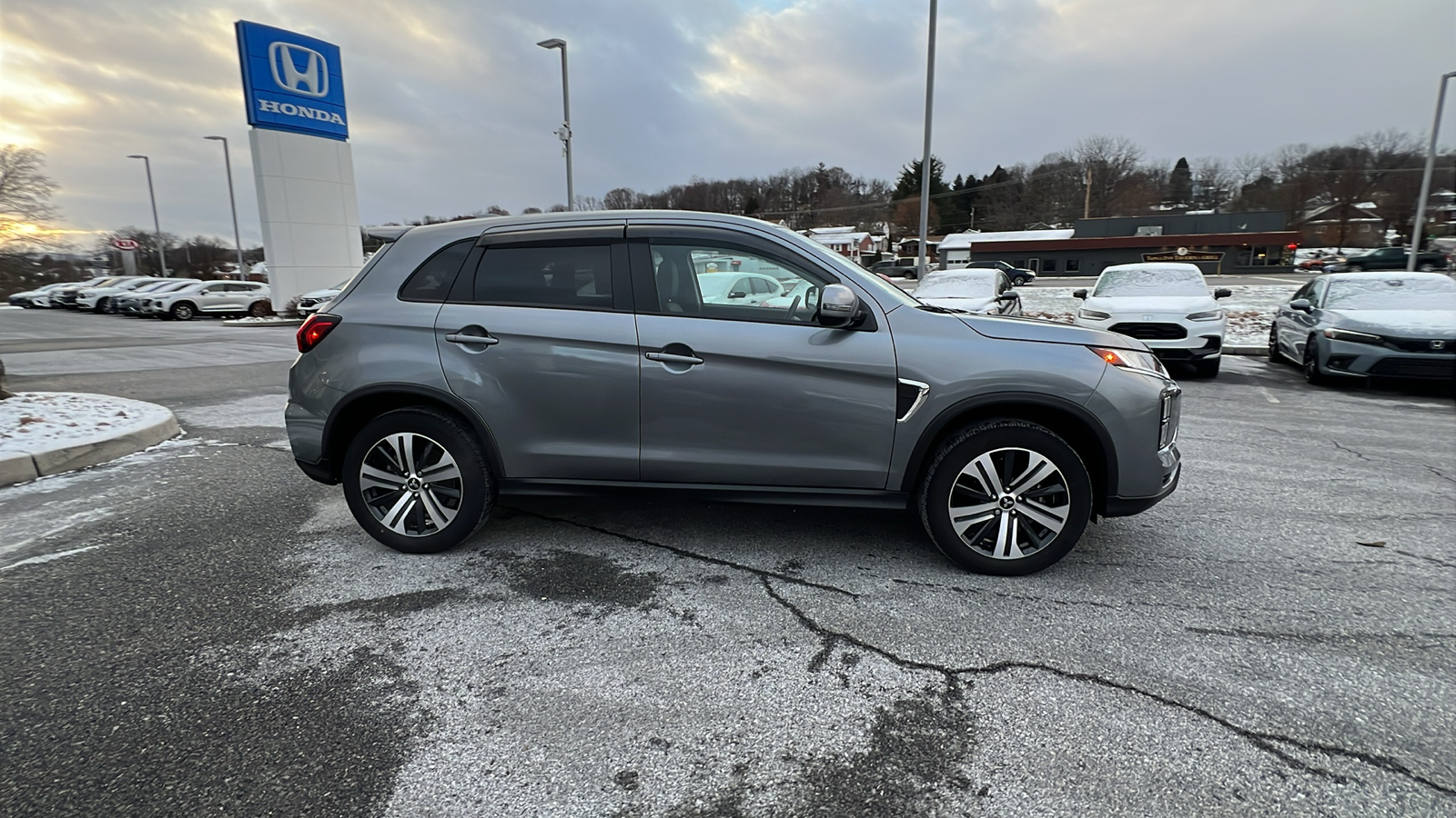 2023 Mitsubishi Outlander Sport 2.0 SE 3