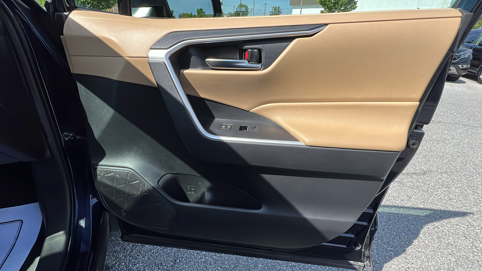 2021 Toyota RAV4 Hybrid XLE Premium 12