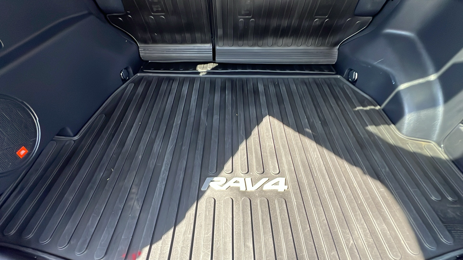 2021 Toyota RAV4 Hybrid XLE Premium 16