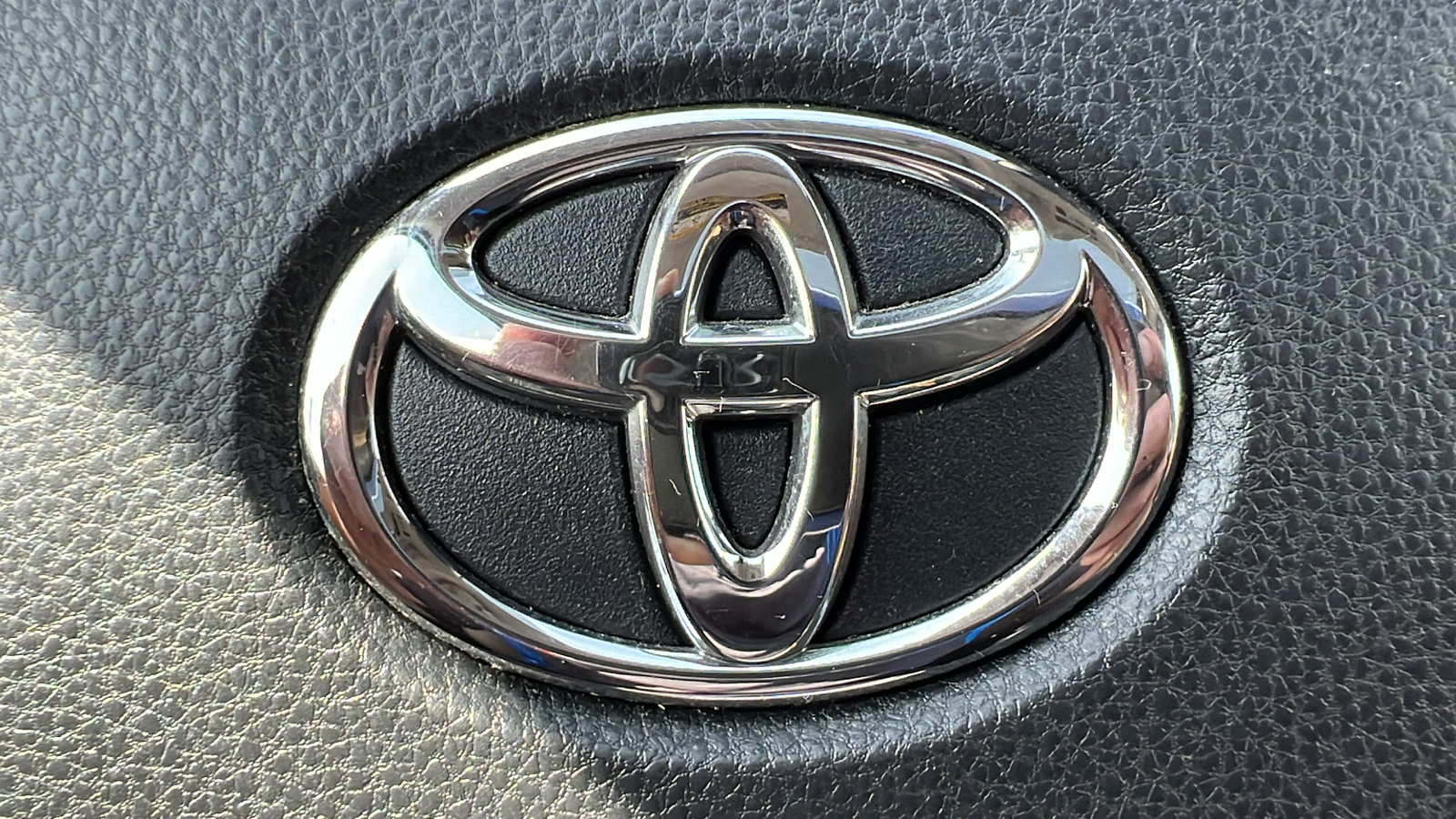 2021 Toyota RAV4 Hybrid XLE Premium 34