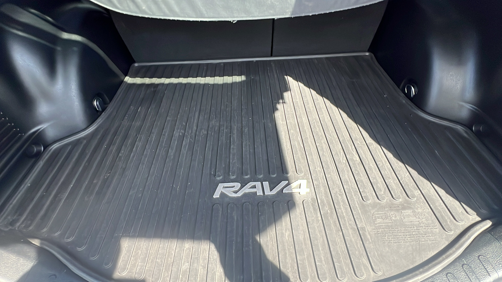 2016 Toyota RAV4 LE 16