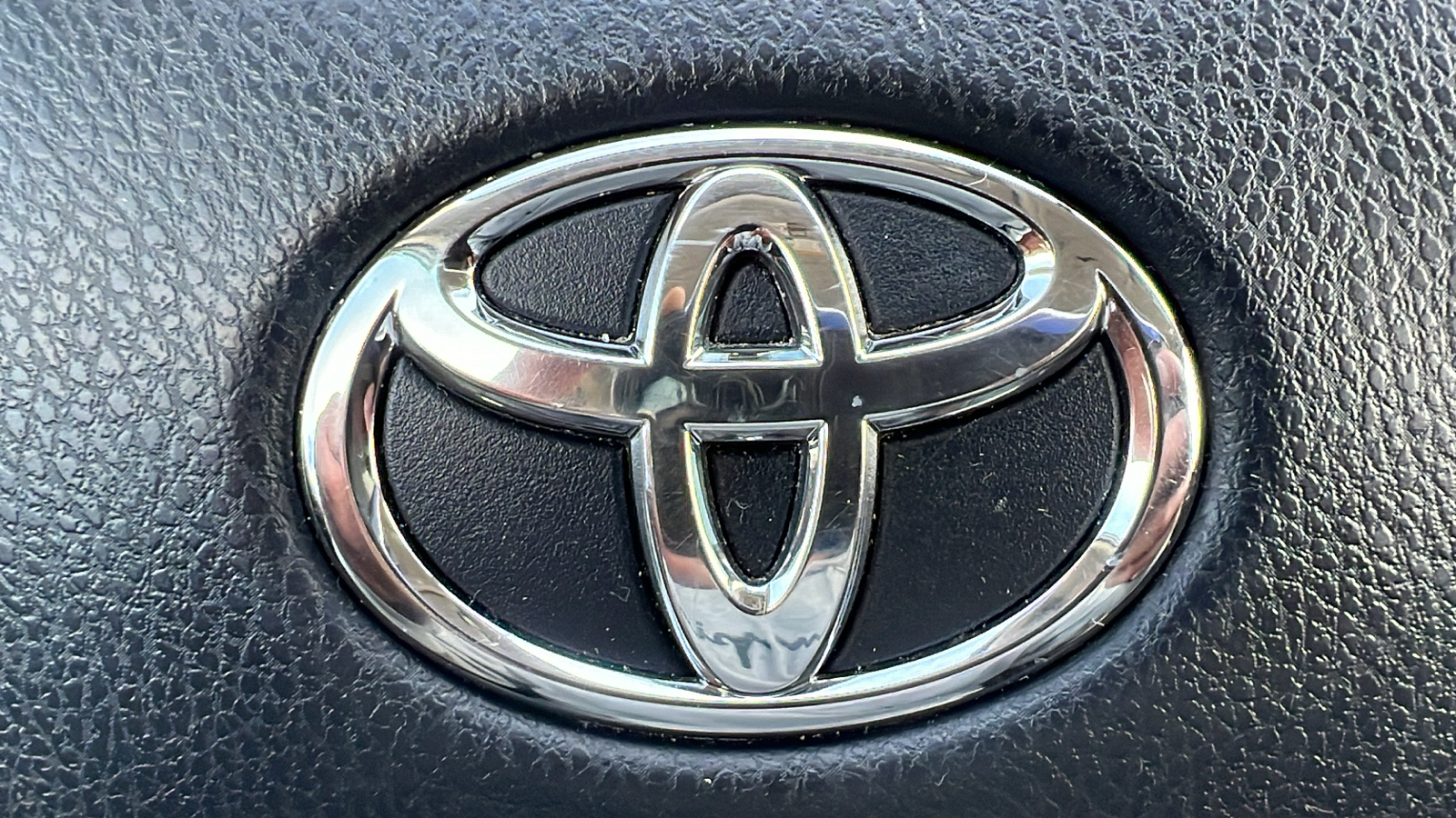2016 Toyota RAV4 LE 28
