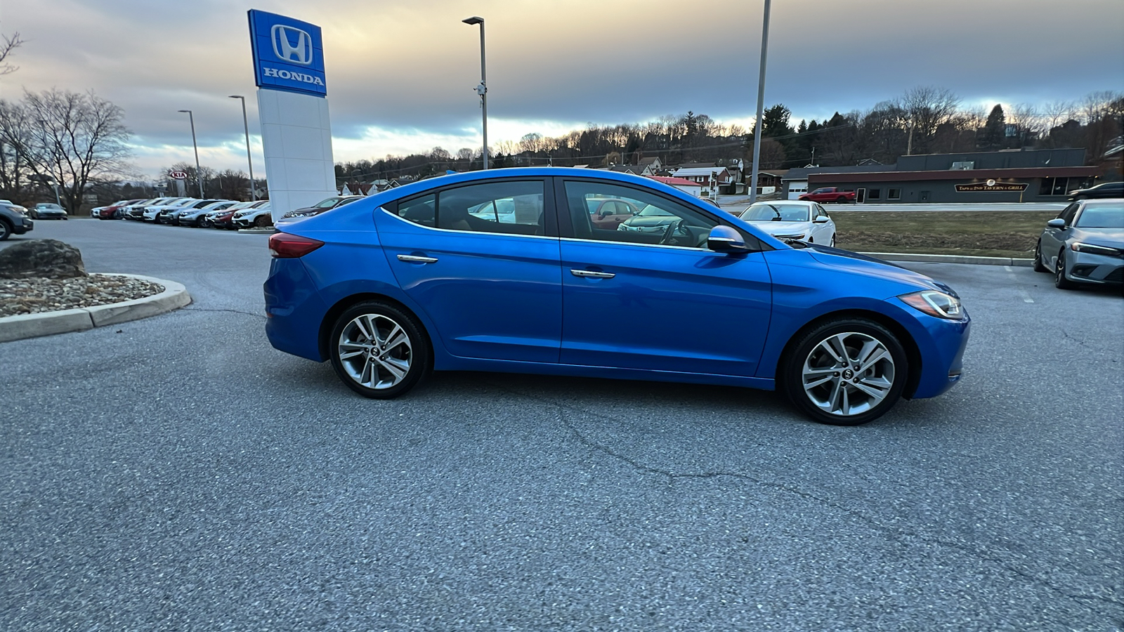 2017 Hyundai Elantra Limited 3