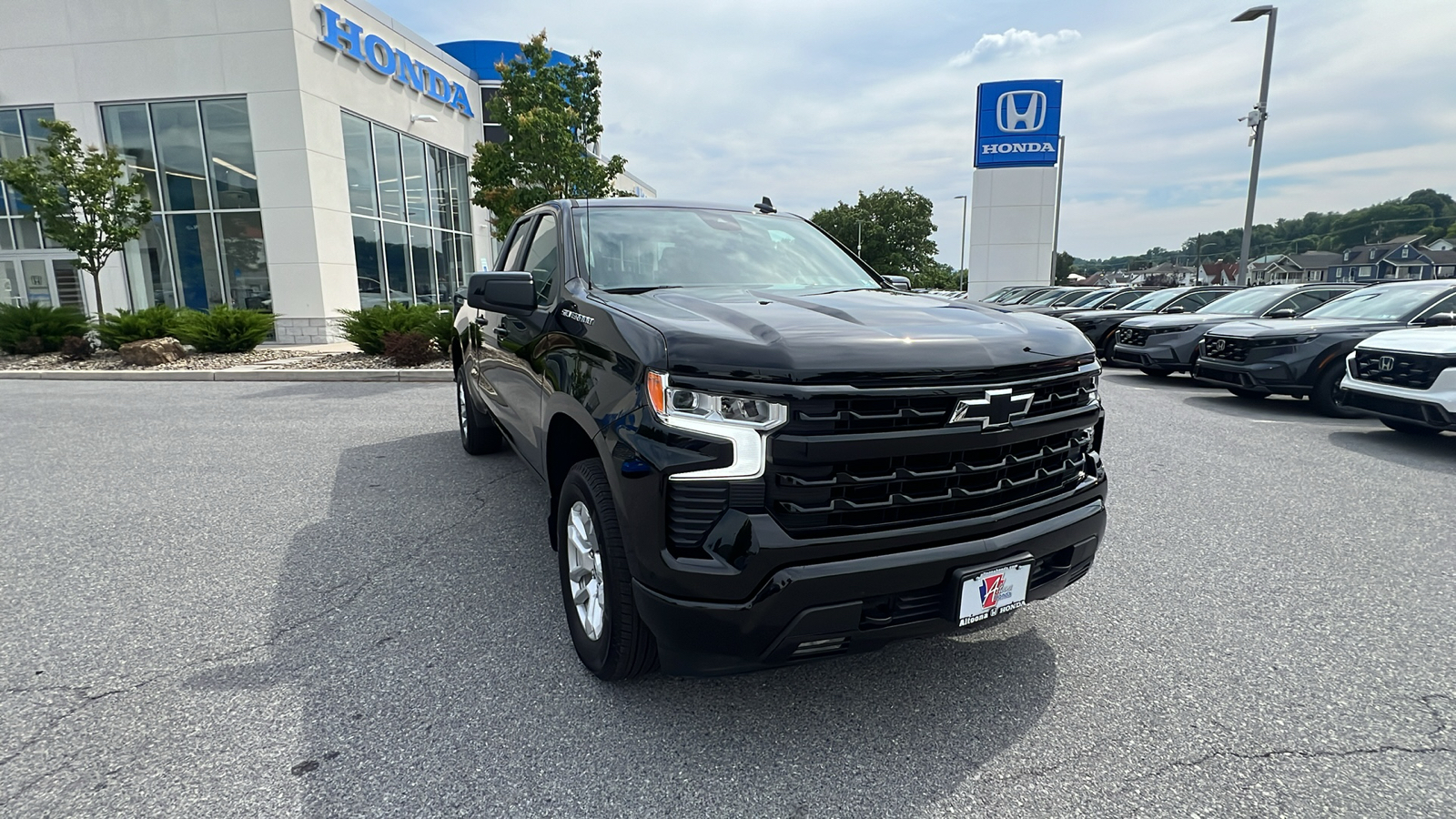 2022 Chevrolet Silverado 1500 RST 2