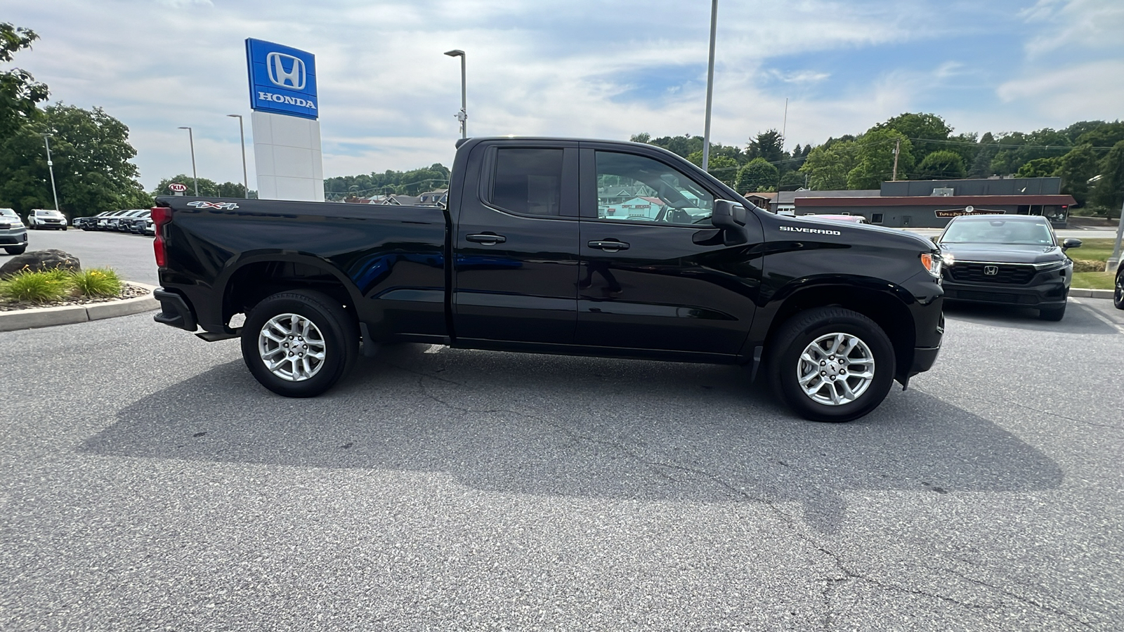 2022 Chevrolet Silverado 1500 RST 3