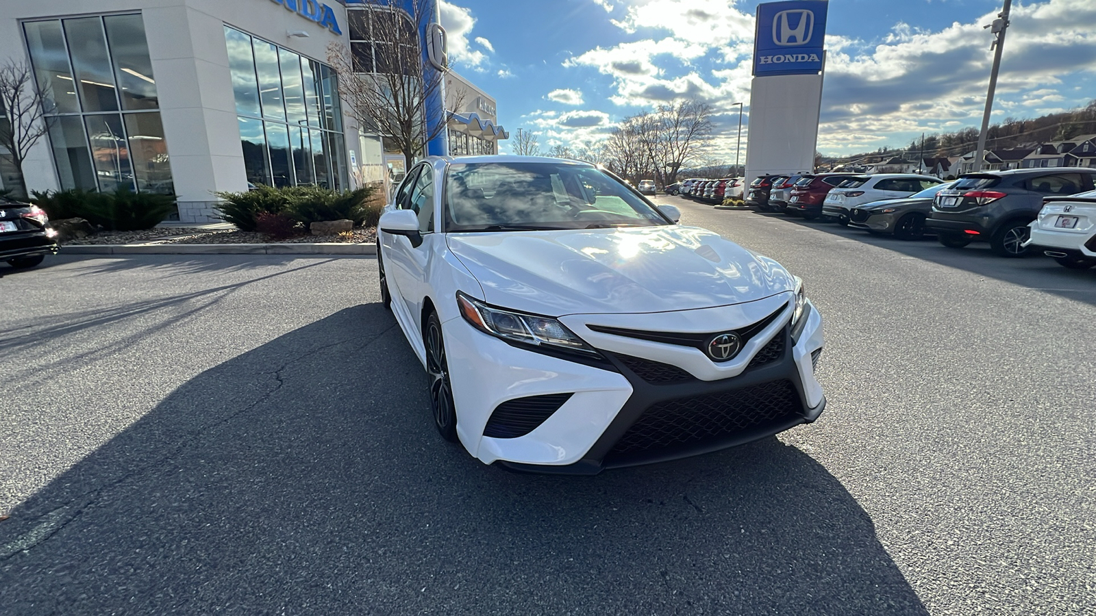 2019 Toyota Camry SE 2