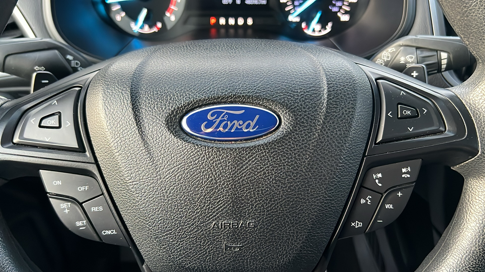 2015 Ford Edge SE 28