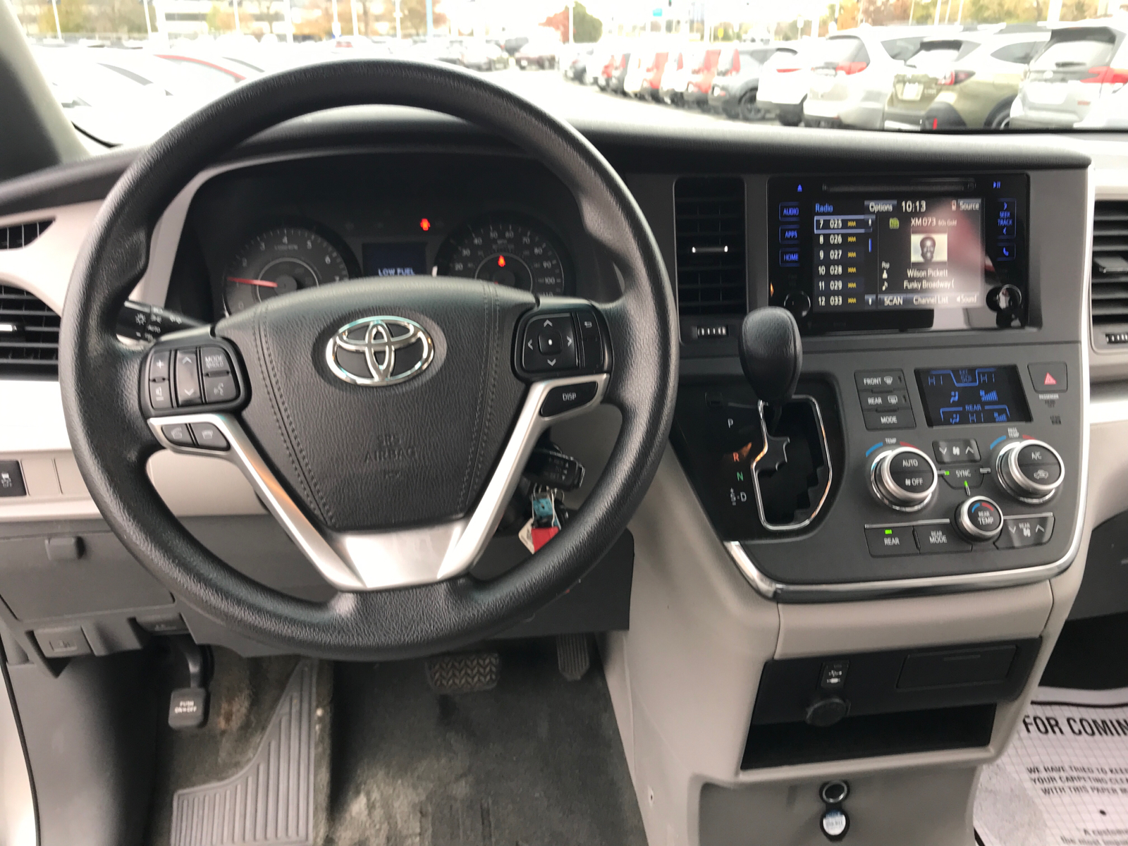 2017 Toyota Sienna  15