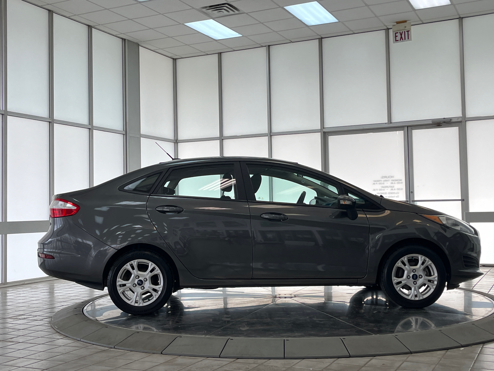 2016 Ford Fiesta SE 9