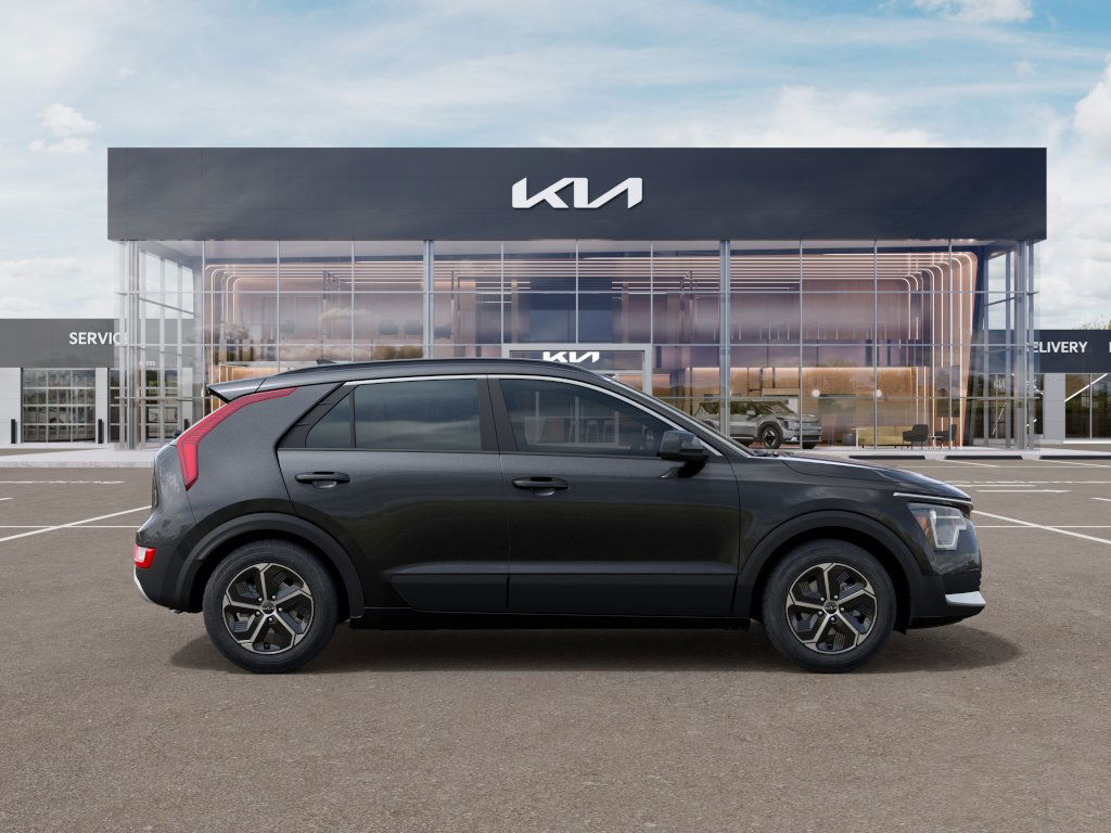 2025 Kia Niro LX 7