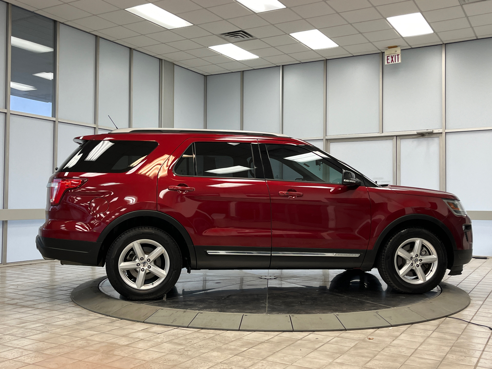 2018 Ford Explorer XLT 9