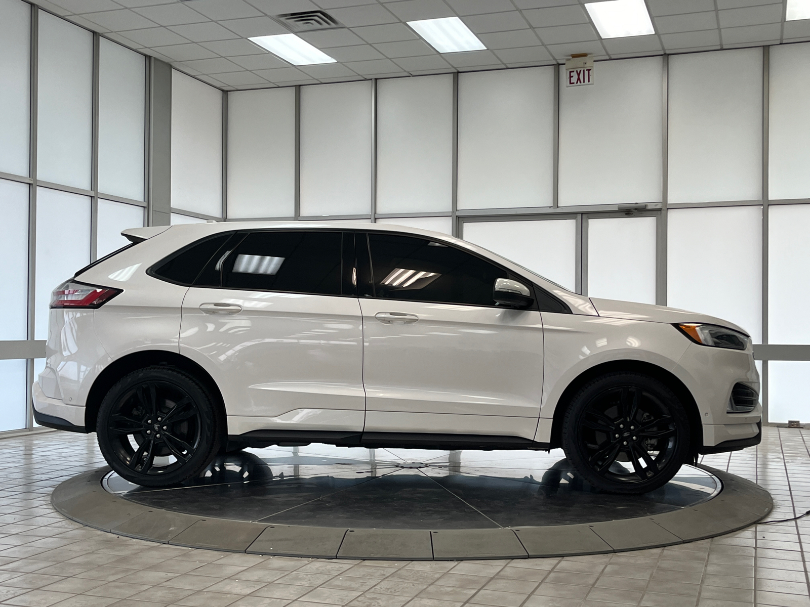 2019 Ford Edge ST 9