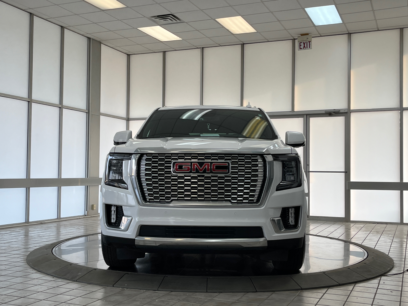 2023 GMC Yukon Denali 3