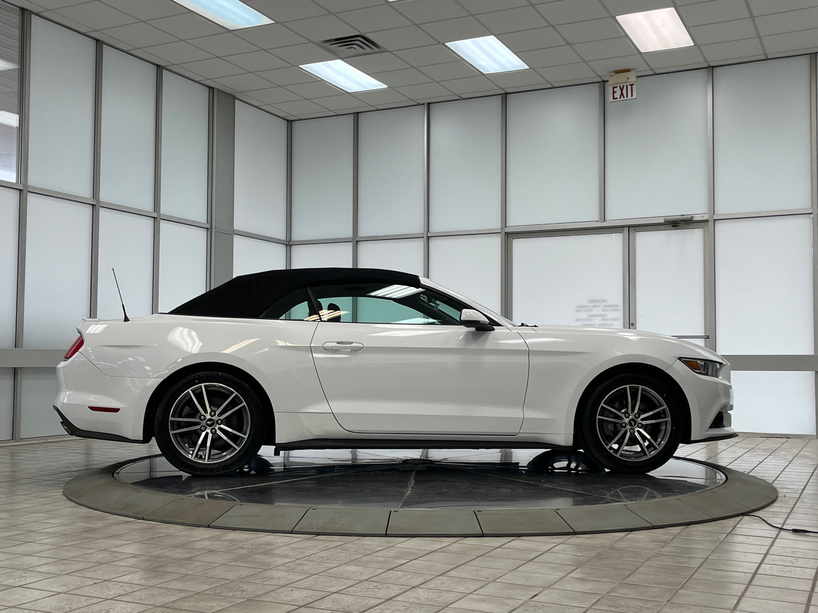 2017 Ford Mustang EcoBoost Premium 9