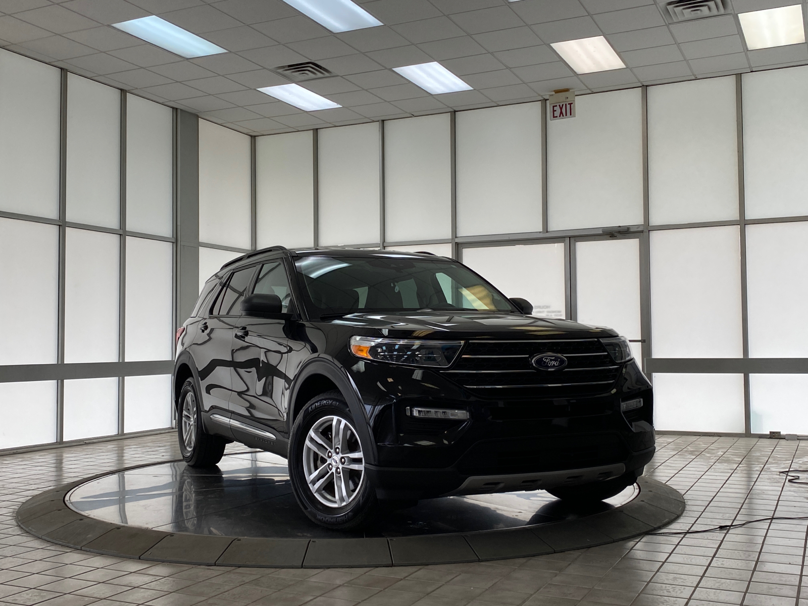 2023 Ford Explorer XLT 2