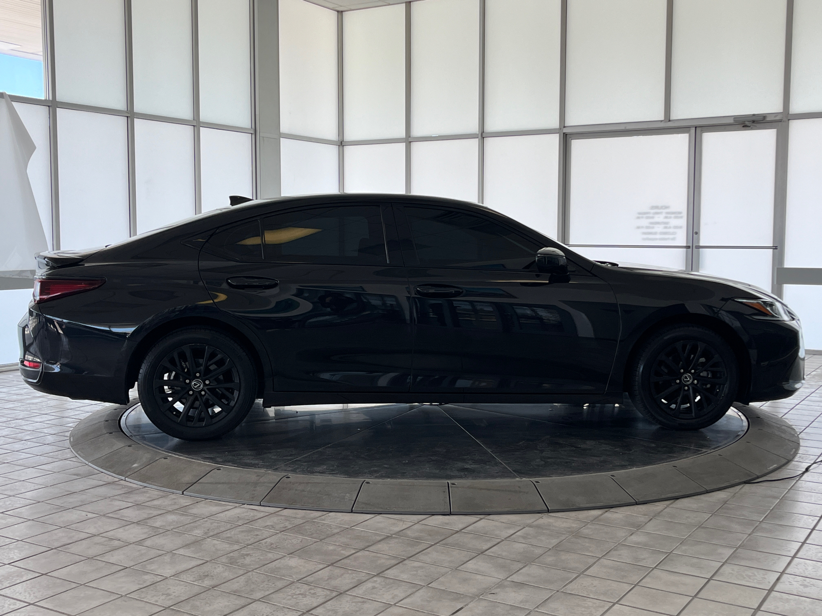 2022 Lexus ES 300h 8