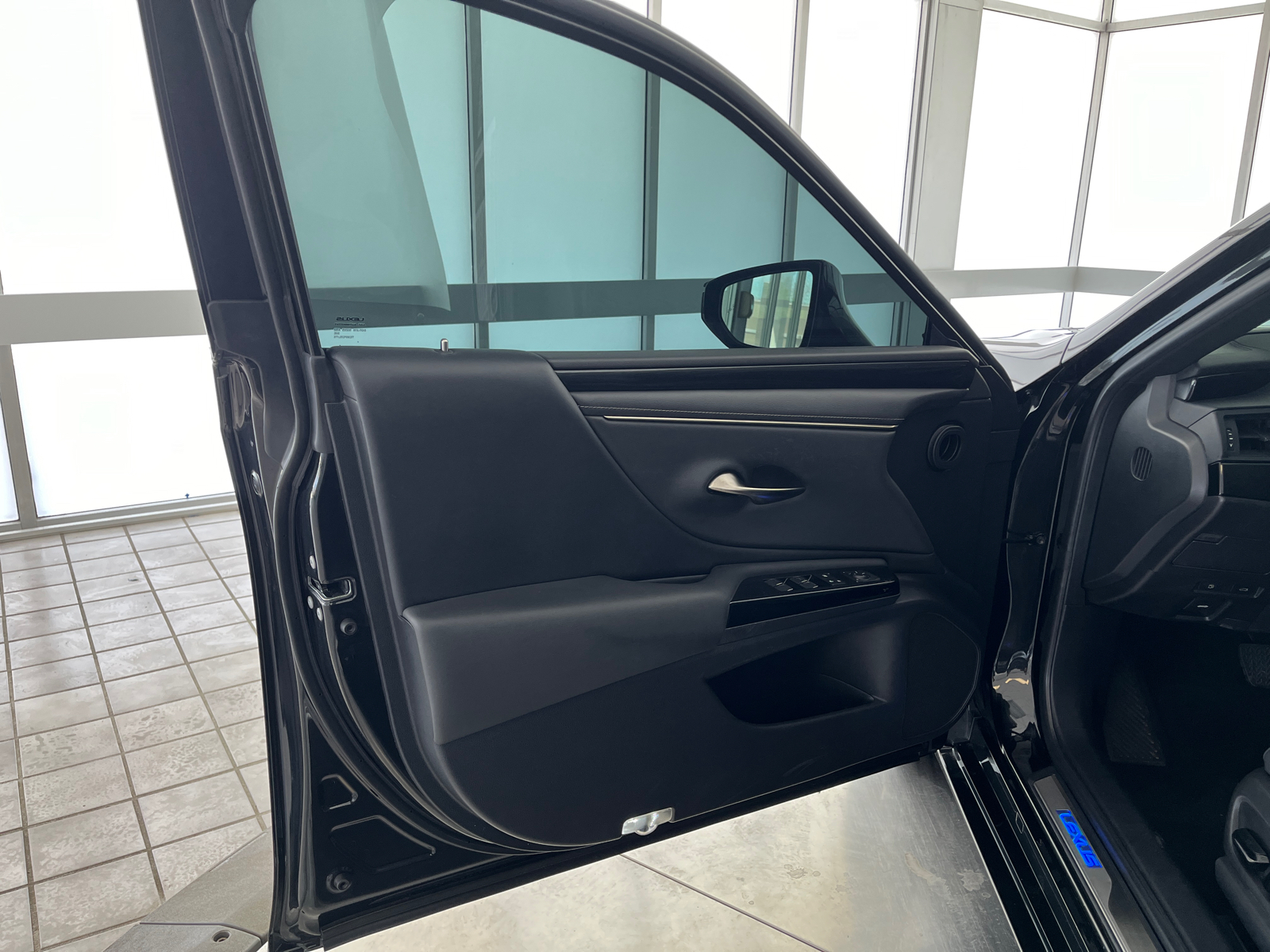 2022 Lexus ES 300h 13