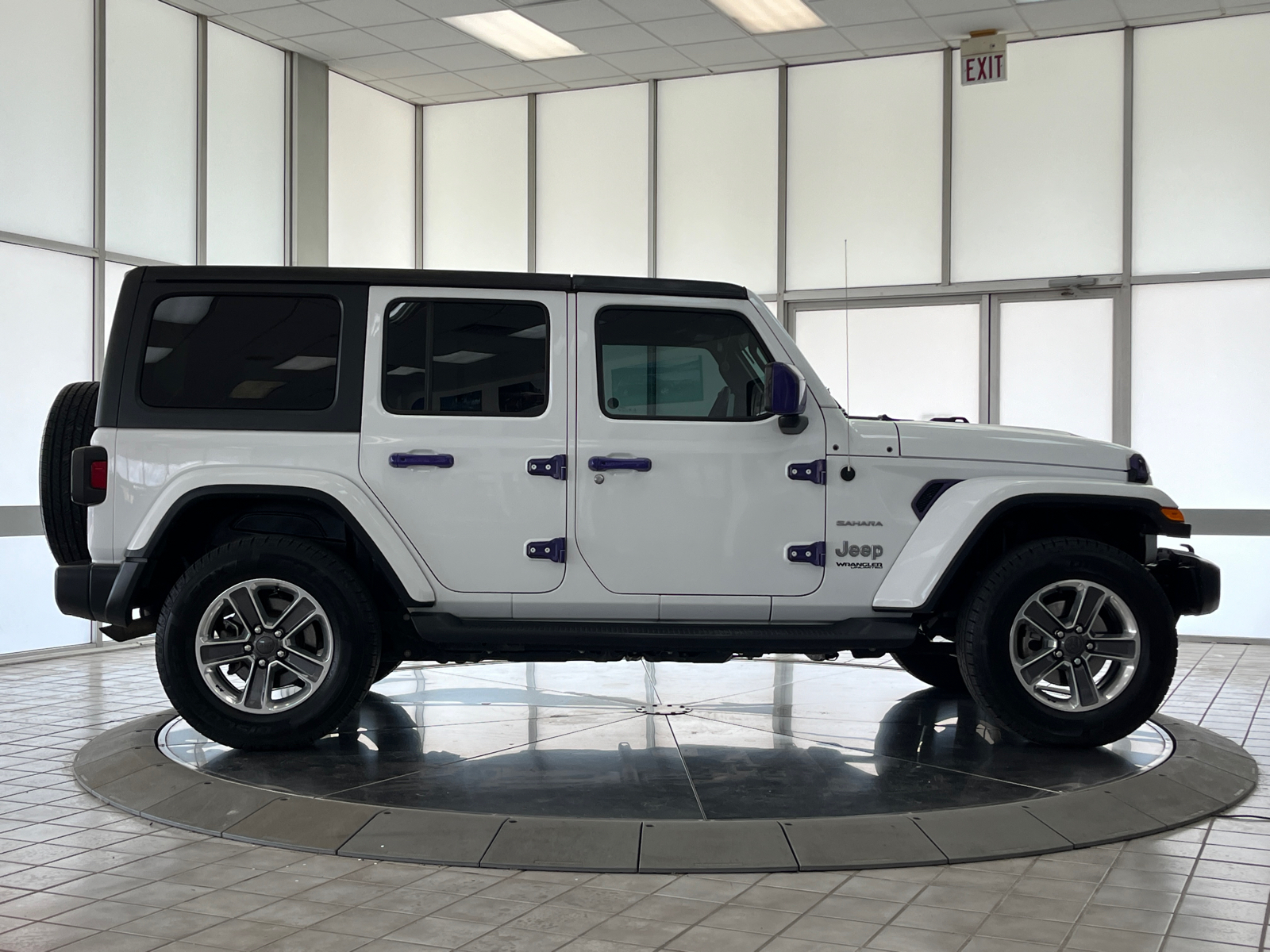 2020 Jeep Wrangler Unlimited Sahara 9