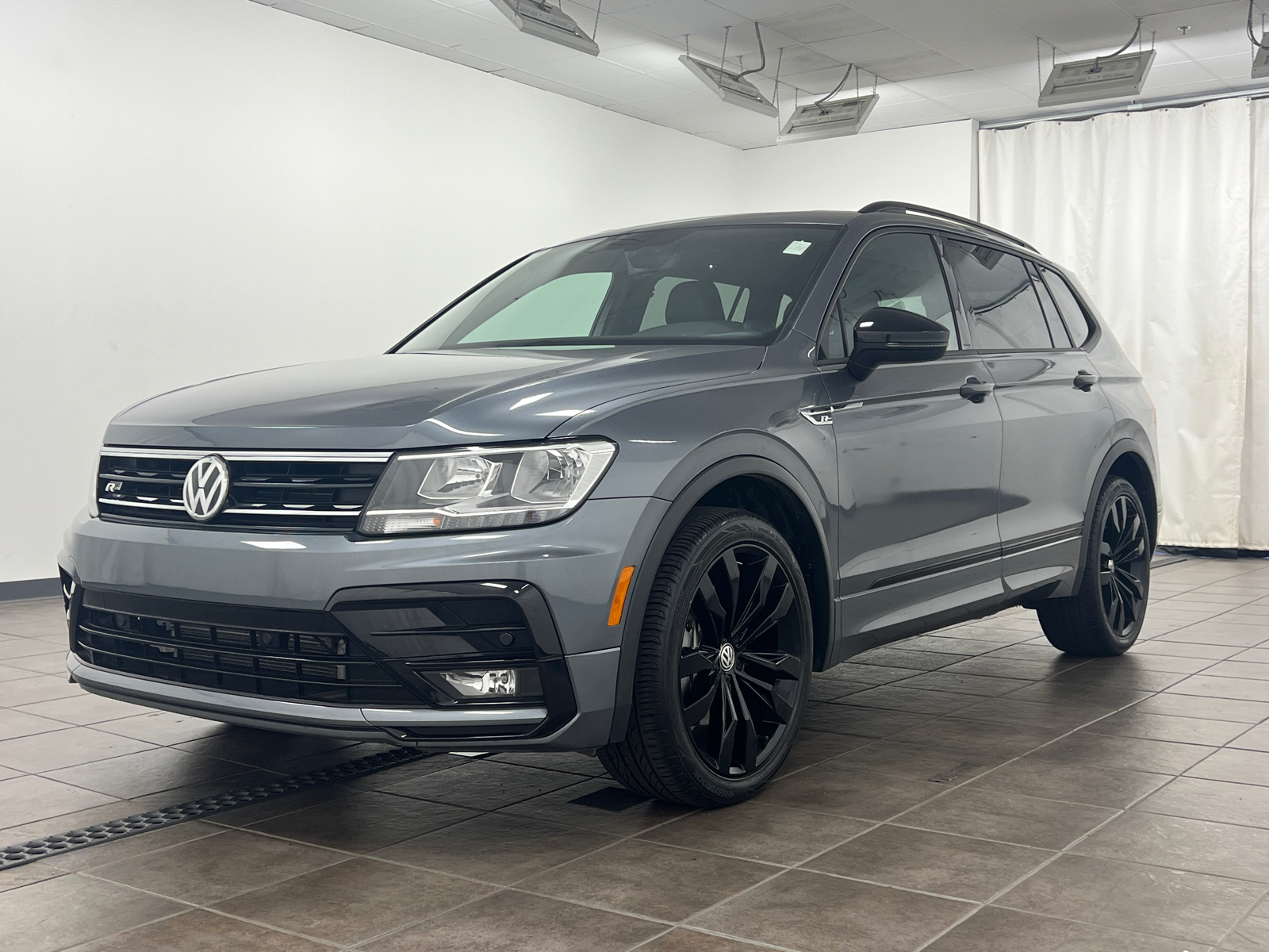 2021 Volkswagen Tiguan SE 2