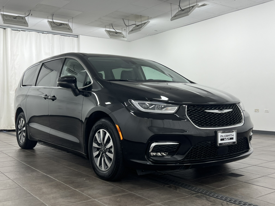 2023 Chrysler Pacifica Plug-In Hybrid Touring L 4