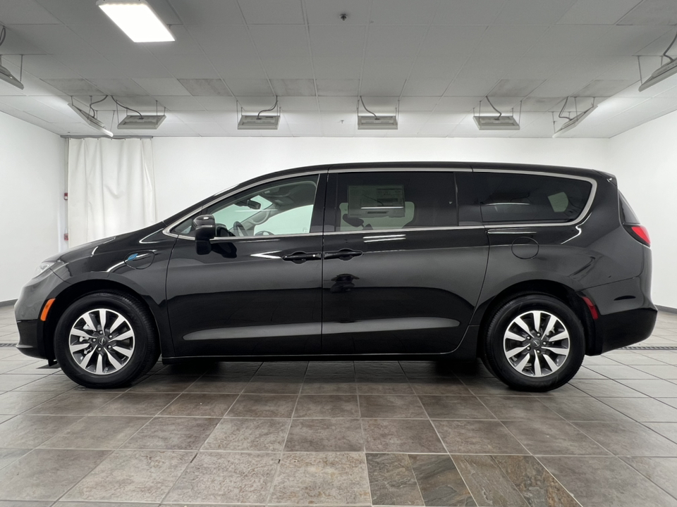 2023 Chrysler Pacifica Plug-In Hybrid Touring L 9