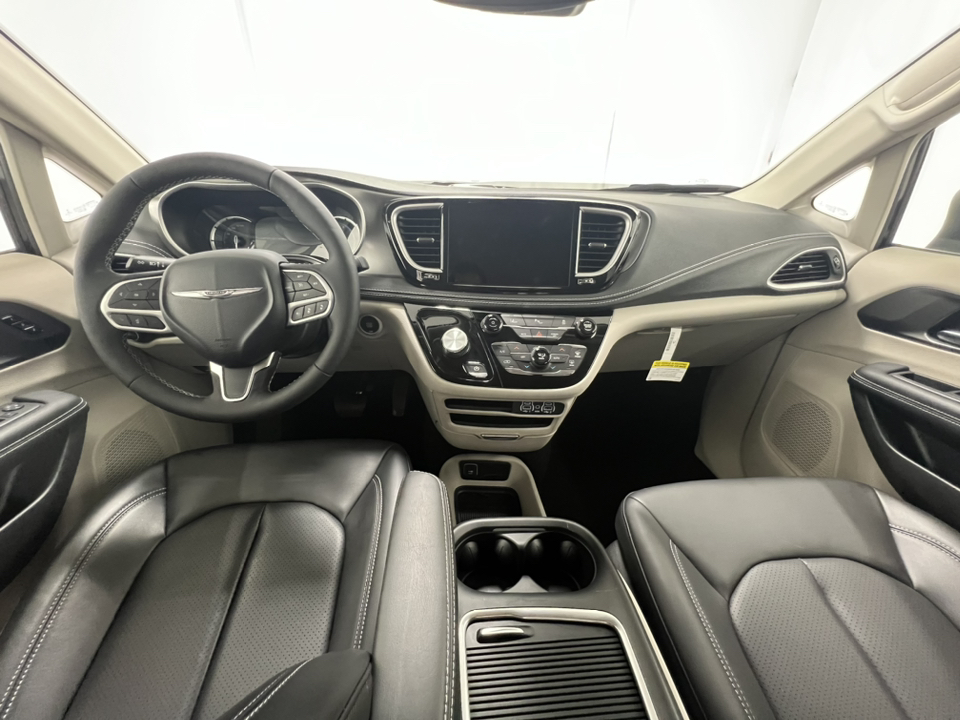 2023 Chrysler Pacifica Plug-In Hybrid Touring L 26