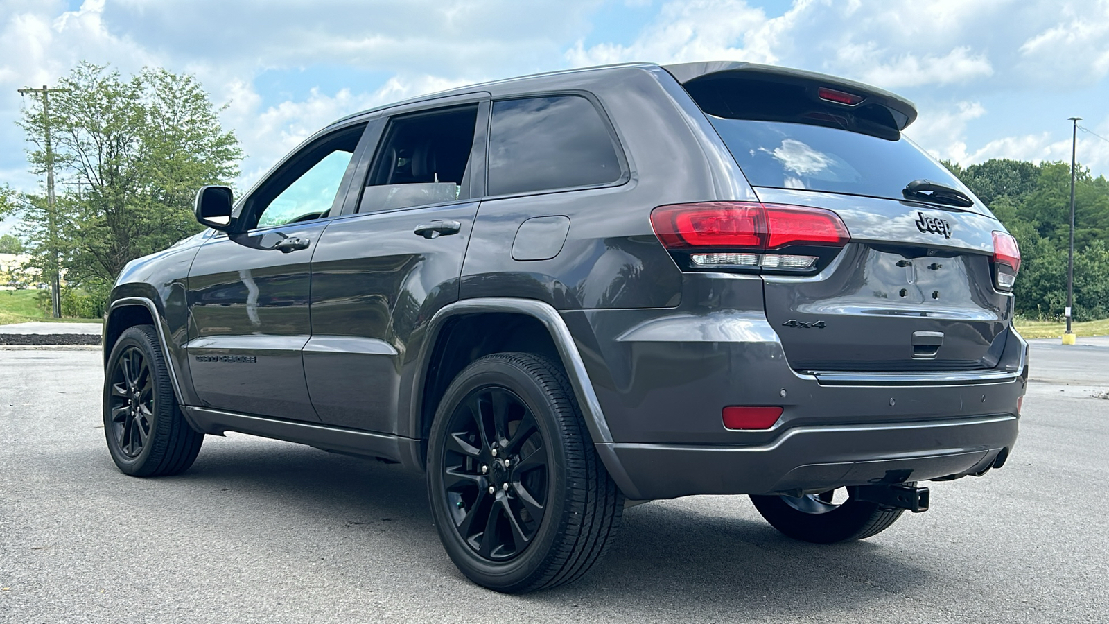 2018 Jeep Grand Cherokee Altitude 16