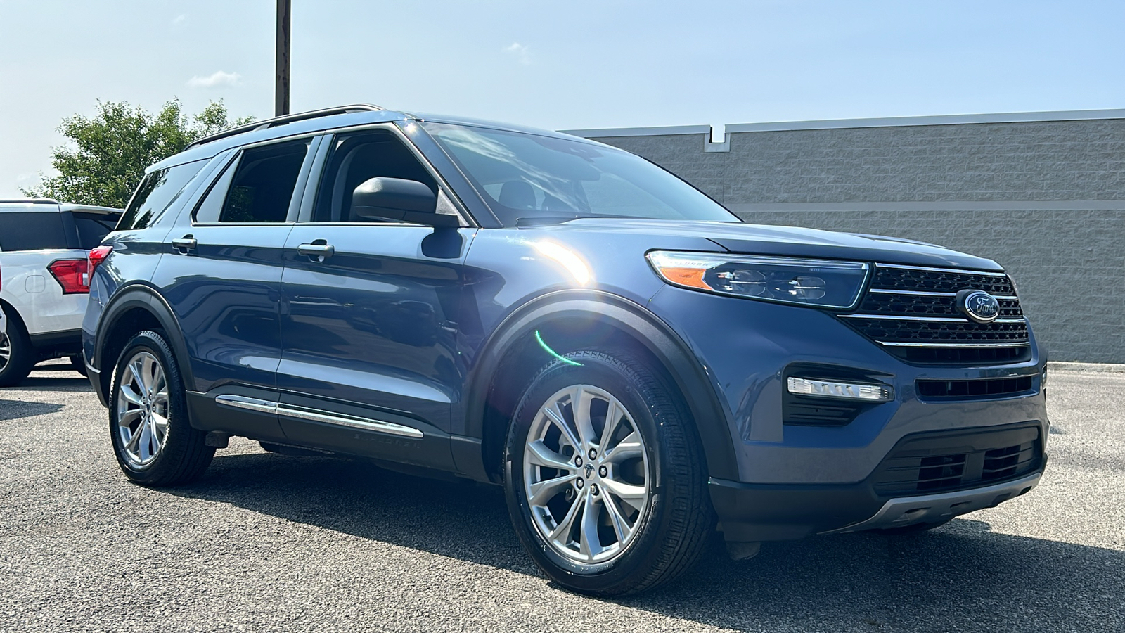 2021 Ford Explorer XLT 2