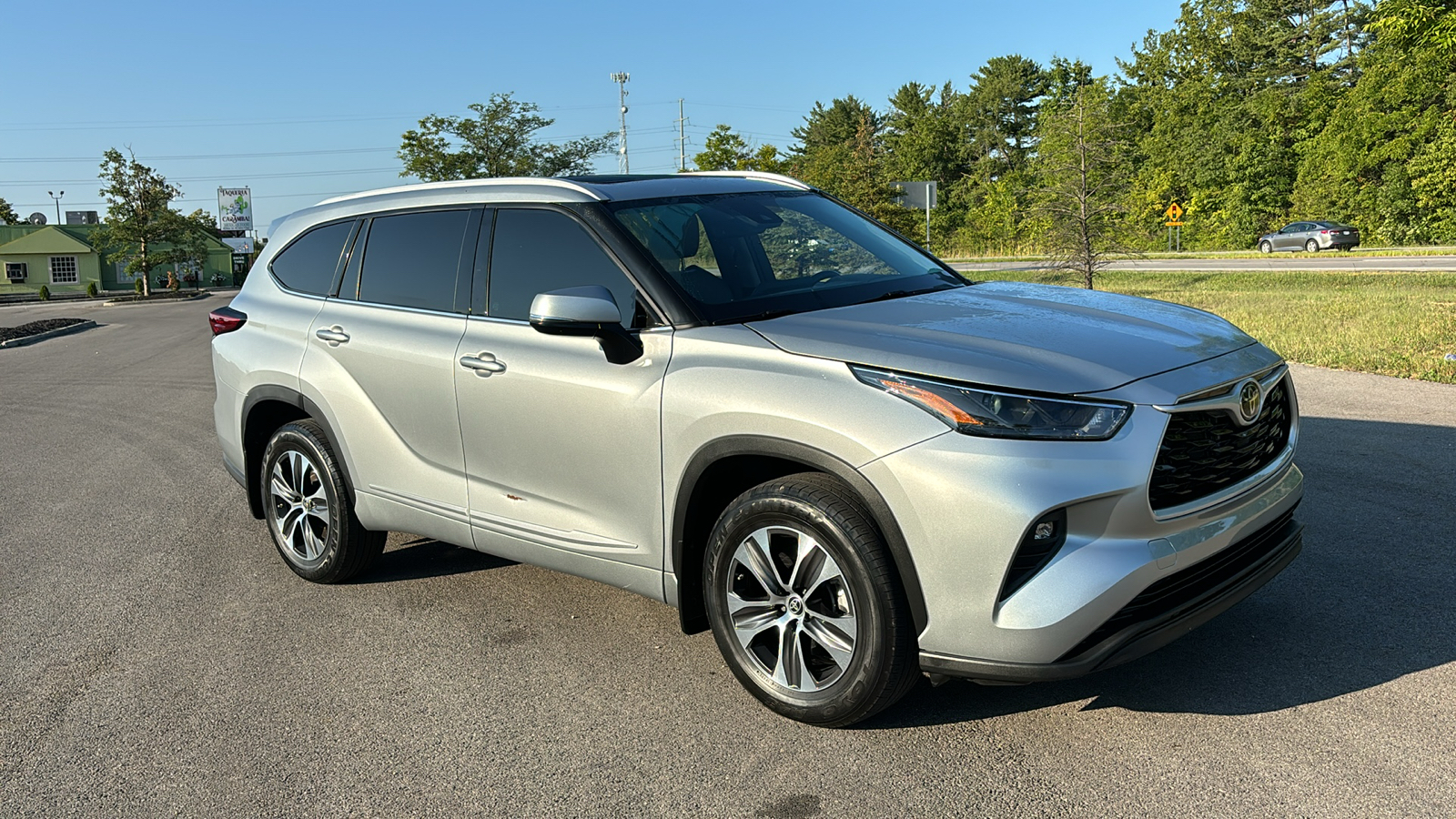 2022 Toyota Highlander XLE 2