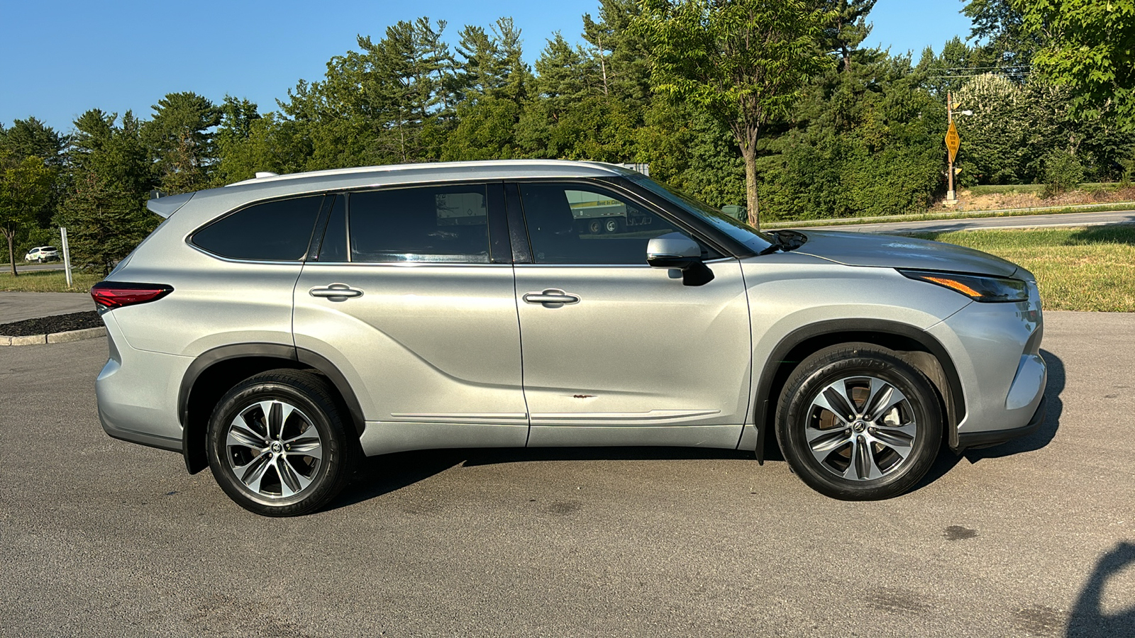 2022 Toyota Highlander XLE 4