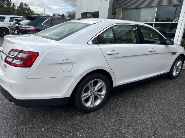 2016 Ford Taurus SEL 2