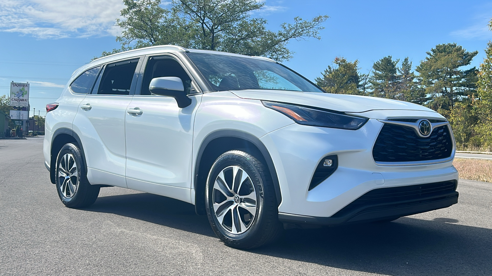 2022 Toyota Highlander XLE 2