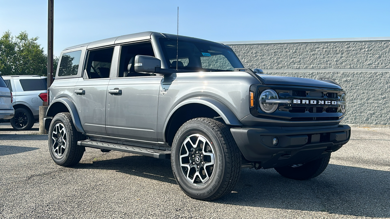 2024 Ford Bronco Outer Banks 2