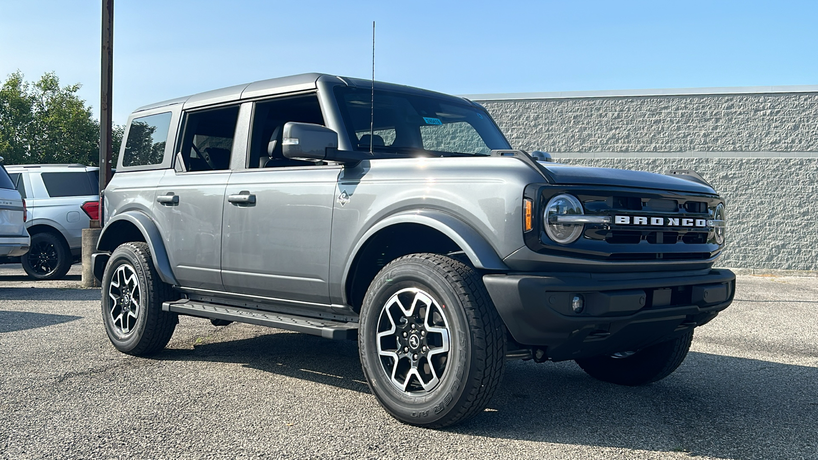 2024 Ford Bronco Outer Banks 3