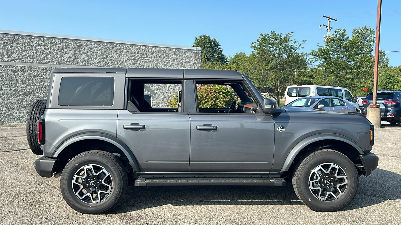 2024 Ford Bronco Outer Banks 4