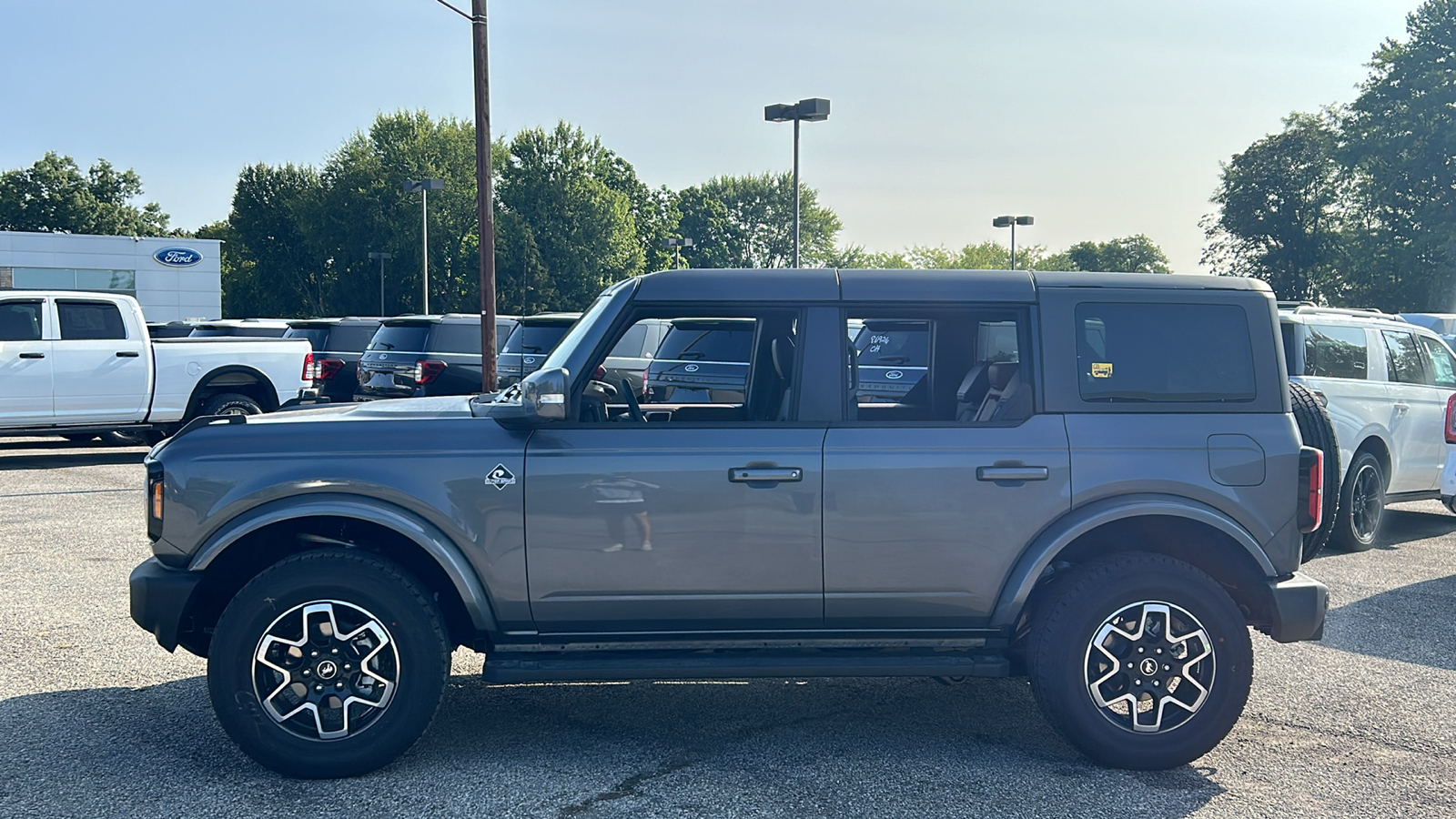 2024 Ford Bronco Outer Banks 17