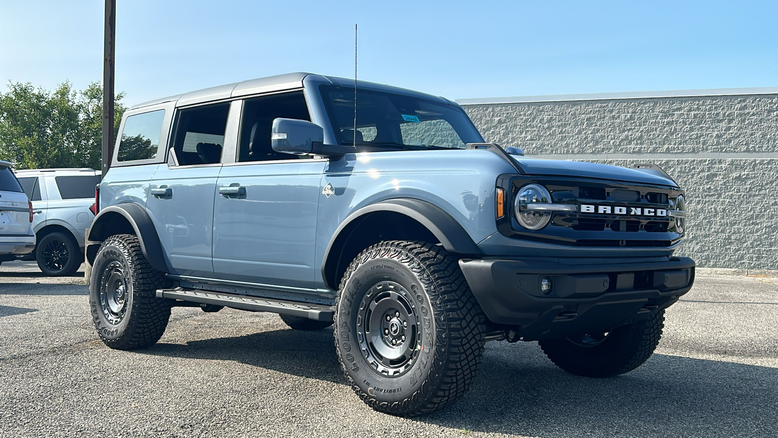 2024 Ford Bronco Outer Banks 2