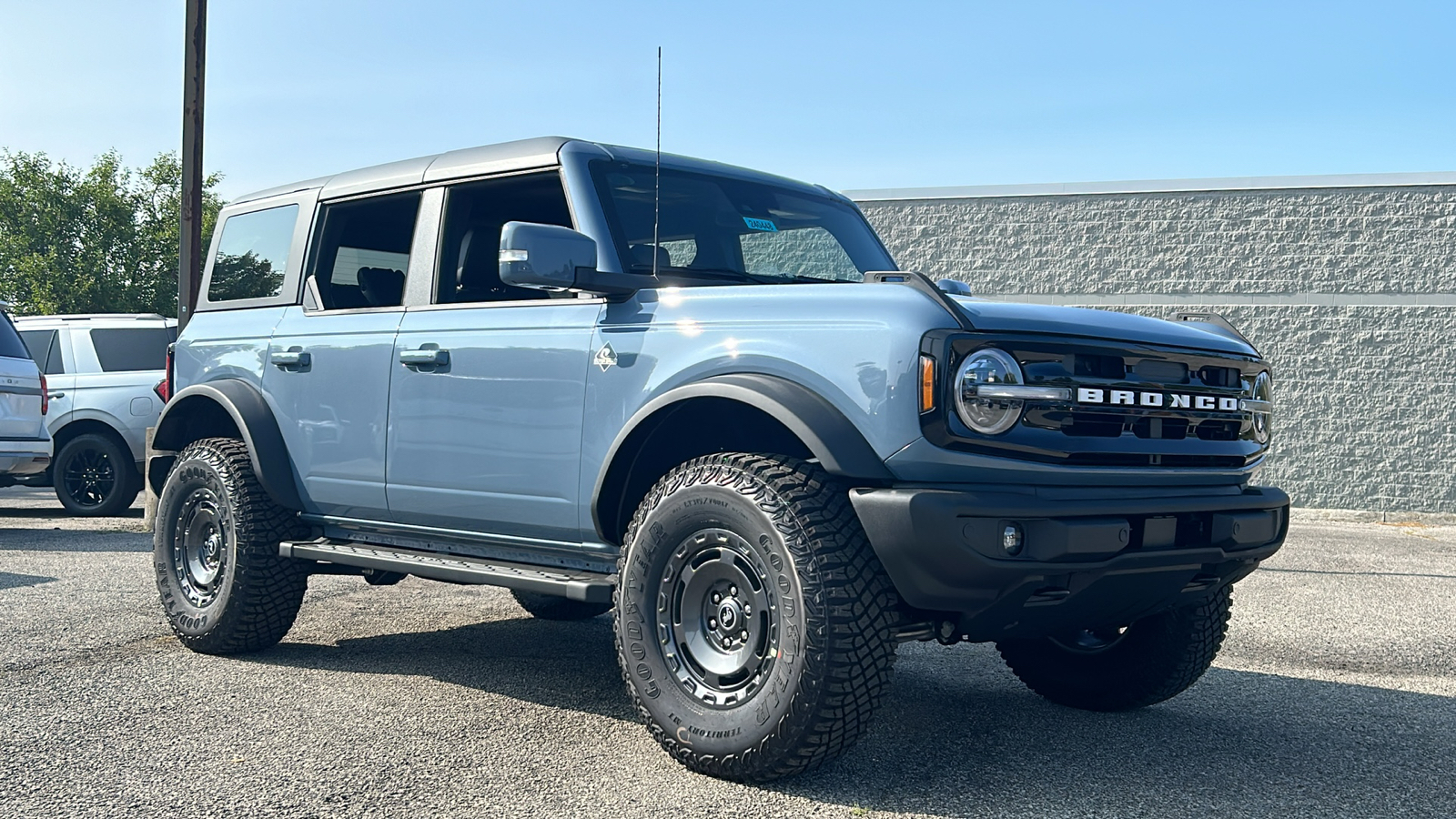 2024 Ford Bronco Outer Banks 3