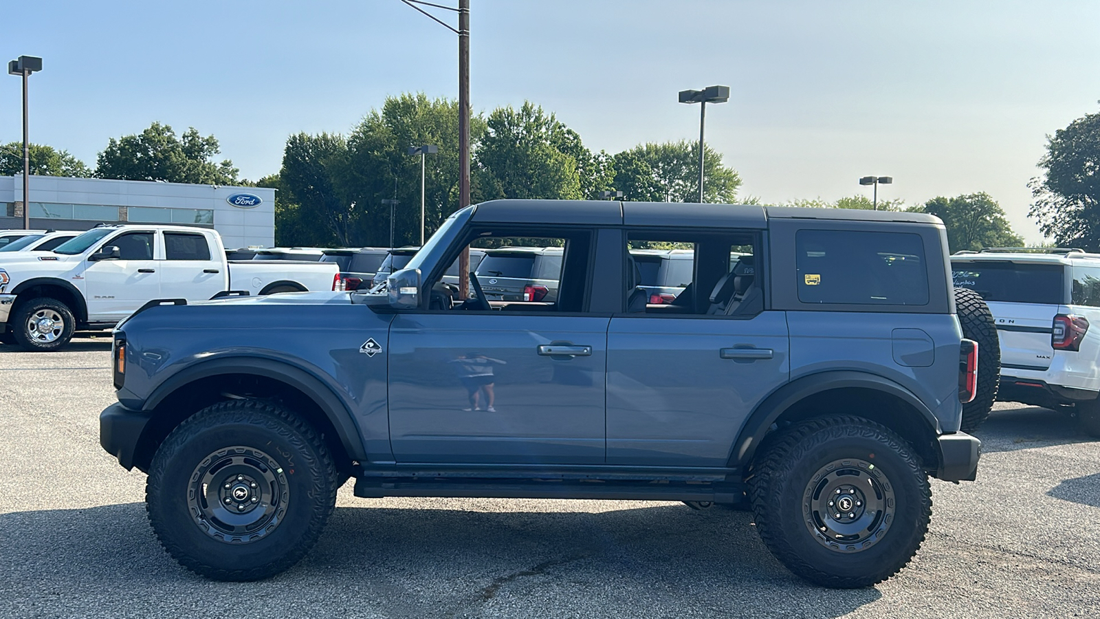 2024 Ford Bronco Outer Banks 17