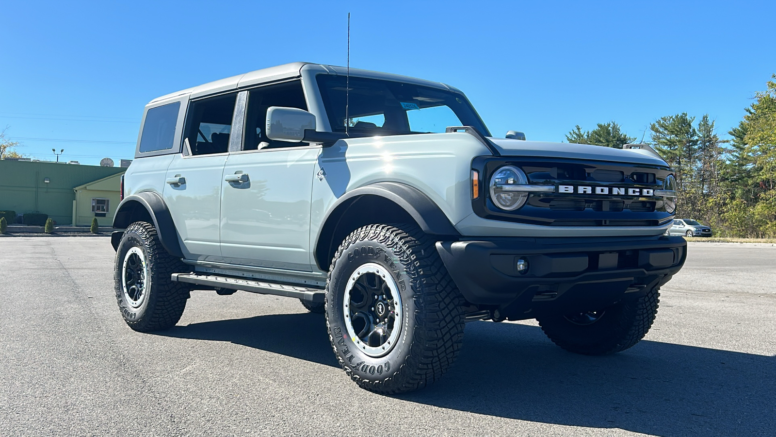 2024 Ford Bronco Outer Banks 2